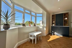 Kitchen/Breakfast Room- click for photo gallery